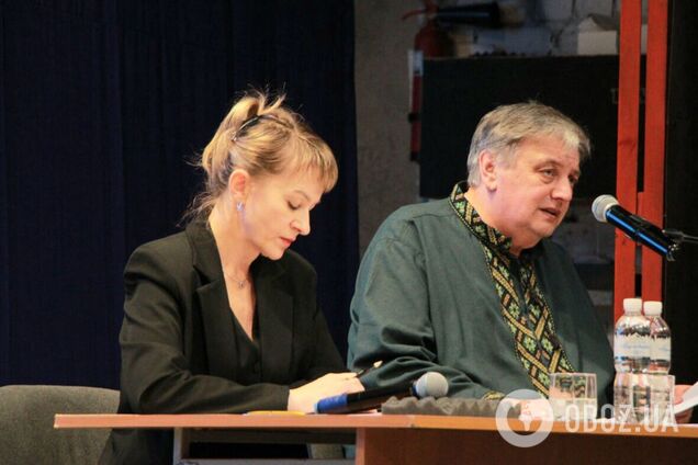 В городке на Хмельнитчине местные чиновники не смогли объяснить, за что получают миллионные зарплаты. Видео