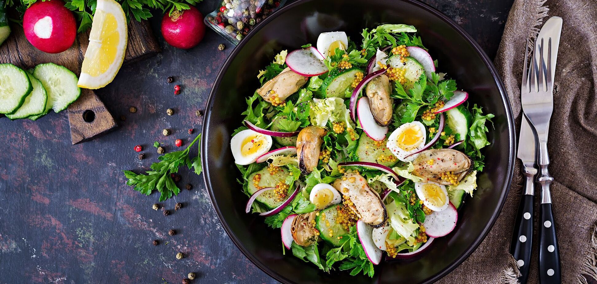 Легкий салат с мидиями: какую заправку сделать, чтобы было еще вкуснее