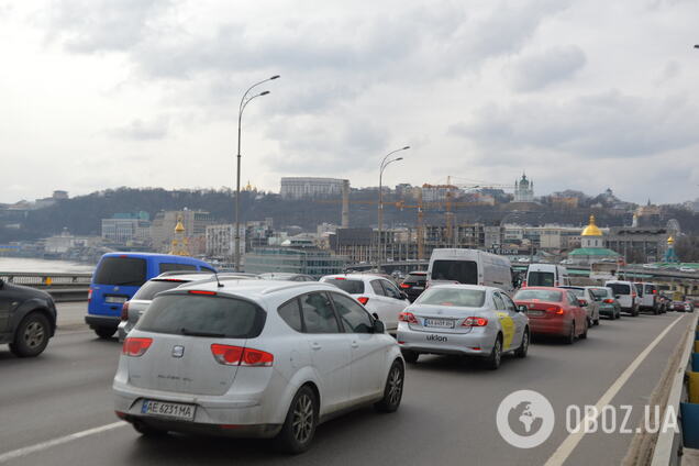 В Киеве утром возникло несколько больших пробок