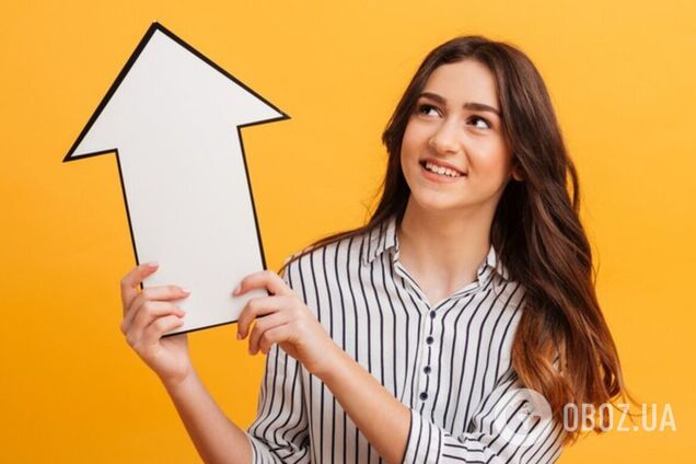 Ноги здаватимуться довшими: названо ідеальний одяг для невисоких жінок