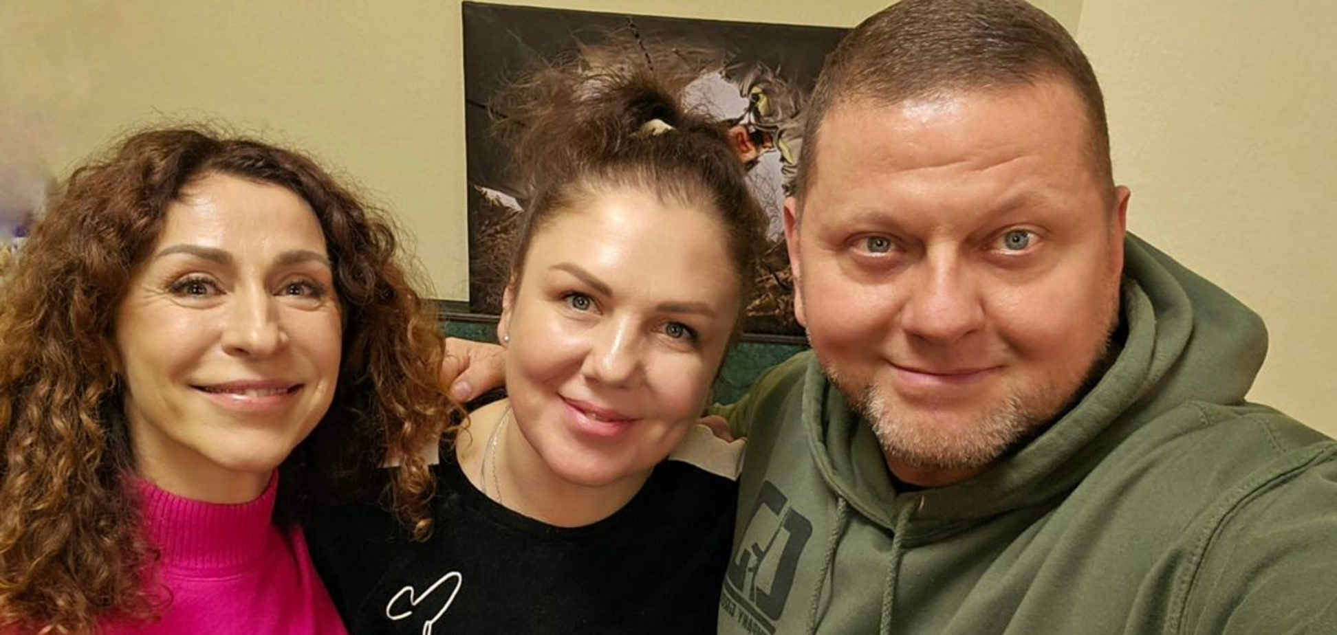 Веселі та щасливі: українська ведуча показала свіже фото з Залужним і його дружиною
