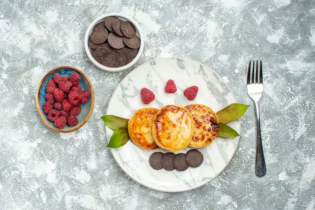 Сырники с вишнями и шоколадом в духовке: рецепт | FoodOboz