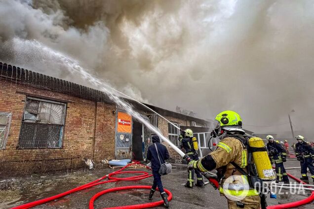 Пожар возник в складских помещениях