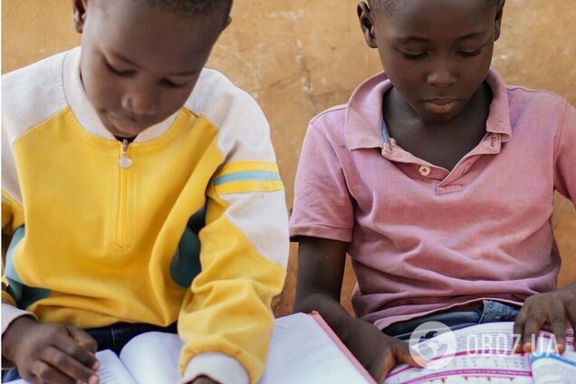 Идут в школу по 10 км пешком, а если опаздывают – их не пускают: с какими проблемами сталкиваются ученики в Южной Африке