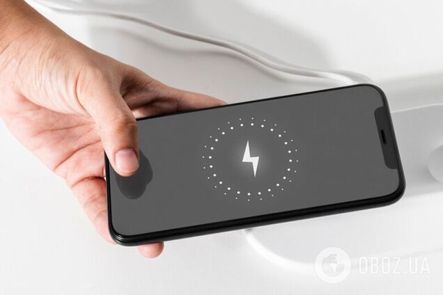 Поширена звичка 'з‘їдає' заряд батереї смартфона: що робити не можна