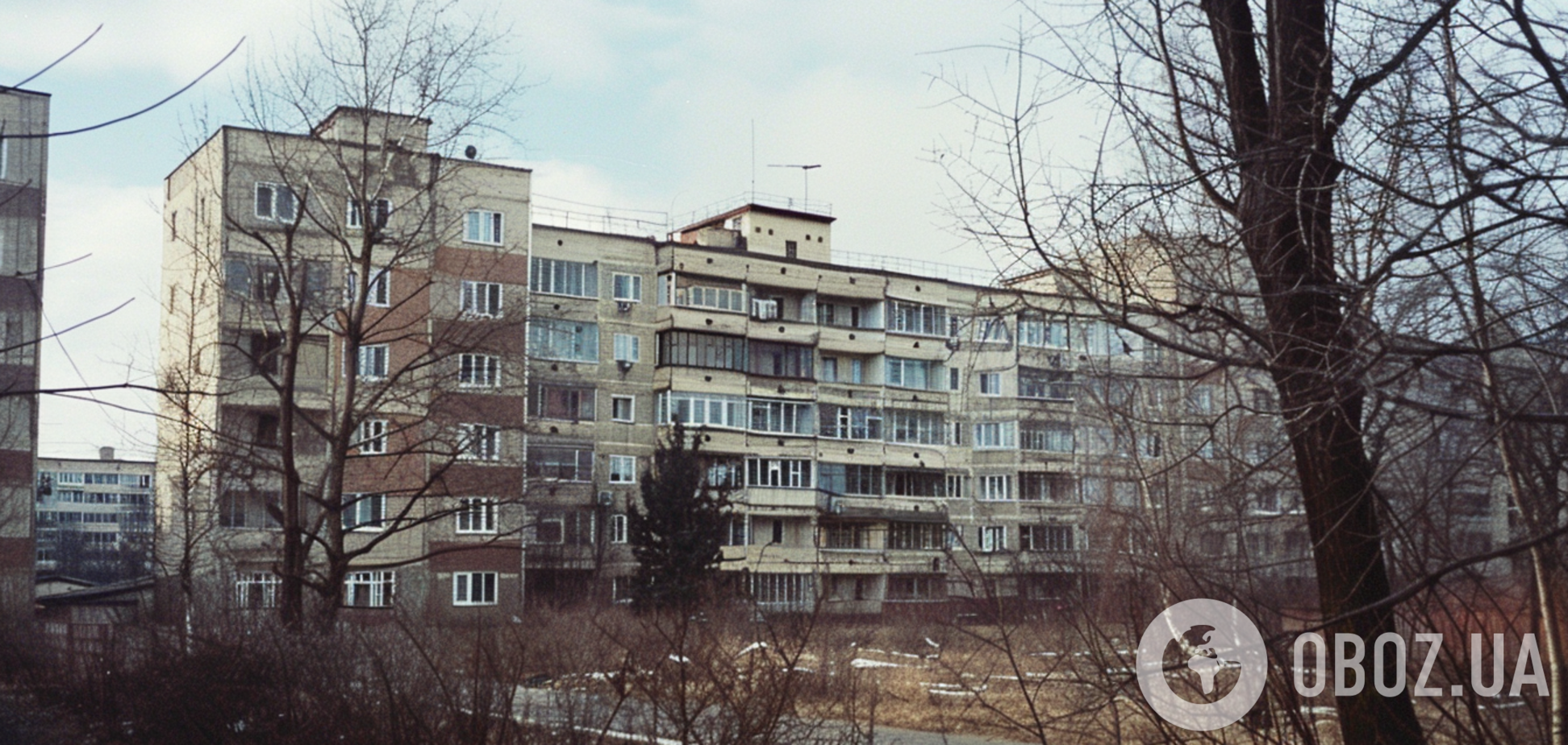 Почему в СССР подъезды красили до половины: откуда взялась любовь к синему и зеленому цвету