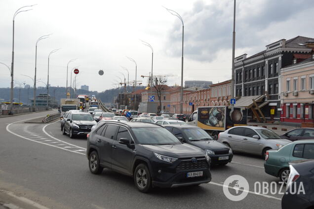 У Києві зранку виникло кілька великих заторів