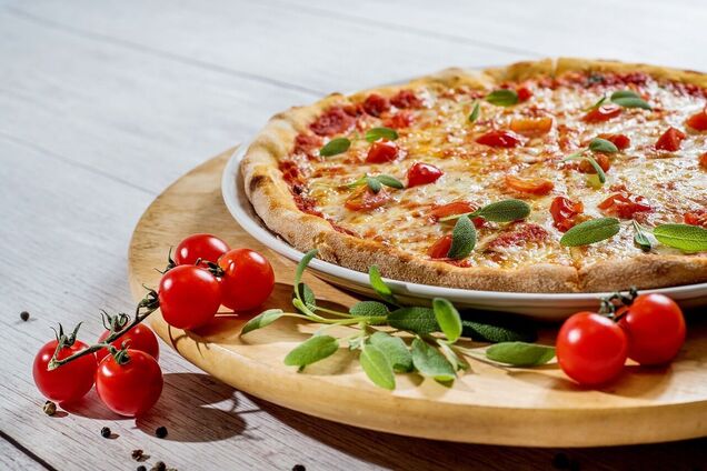 Домашняя пицца без теста на сковороде: с овощами, сыром и филе 