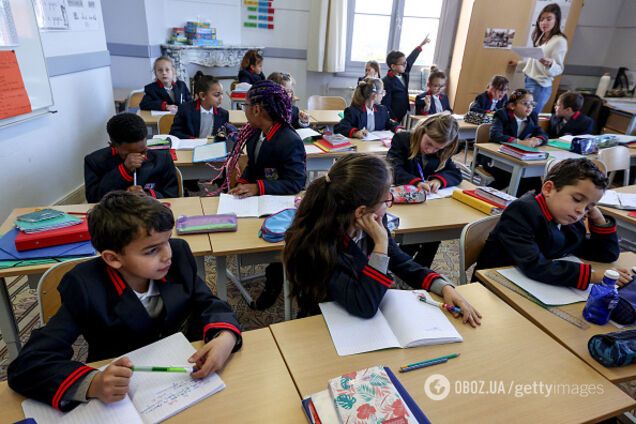 Во Франции начали возвращать школьную форму: какая ситуация в Украине и что думают украинцы о дресс-коде на уроках