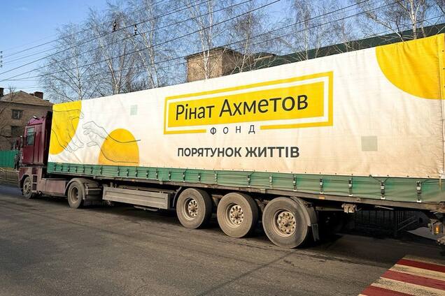 До Дніпра для переселенців із Бахмутського району відправлено 2 тисячі проднаборів від Фонду Ріната Ахметова