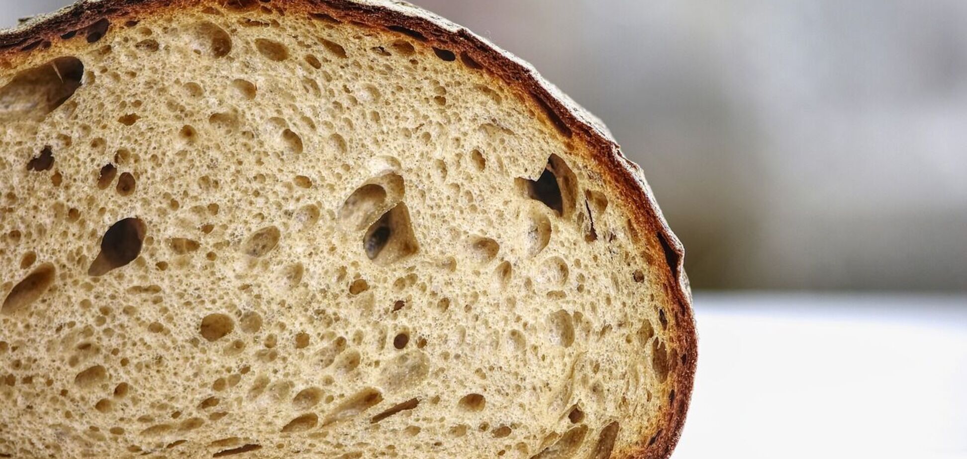 Выбрасывать не стоит: что можно сделать с черствым хлебом