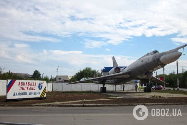 Восемь самолетов было, четыре добавилось: появились спутниковые снимки аэродрома 'Энгельс-2' в России. Фото