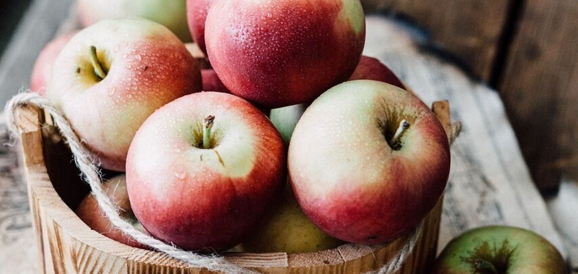 В якому вигляді яблука найкорисніші: рецепт перекусу від фахівчині