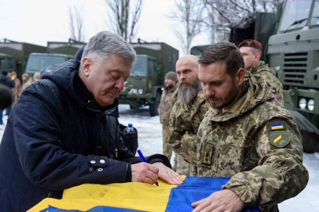 Ми виходимо 'на Майдан' між Покровськом та Авдіївкою: Порошенко на фронті розвінчав чутки та закликав до єдності 