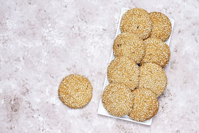 Кунжутне печиво за 15 хвилин: дуже смачне та ароматне