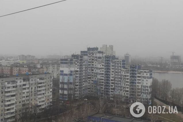 Из-за снегопада видимость на улицах города ухудшилась