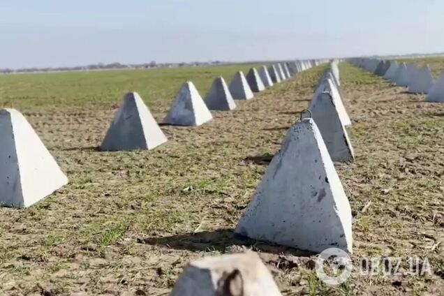 Оккупанты кардинально обновили линию обороны возле Мариуполя: всплыли подробности. Видео