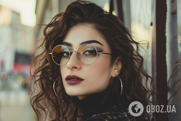 Як робити макіяж очей, якщо носиш окуляри: корисні поради та один стиль, якому варто сказати 'ні'