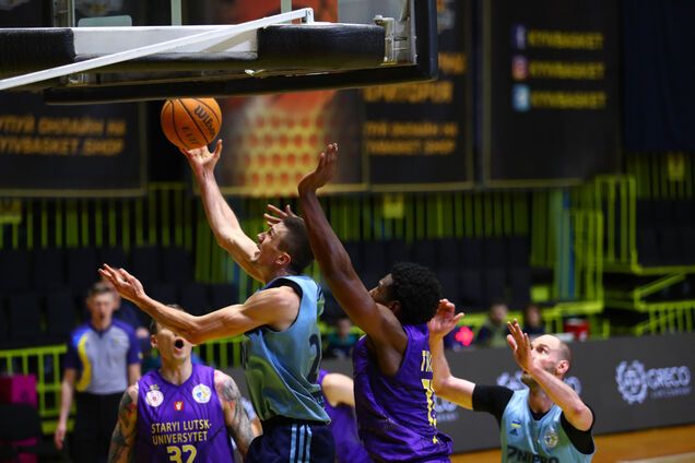 'Днепр' выиграл сезонную серию Суперлиги Favbet у 'Старого Луцка'