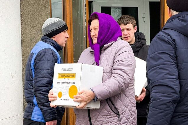 Мешканці Білозерського продовжили отримувати допомогу від Фонду Ріната Ахметова