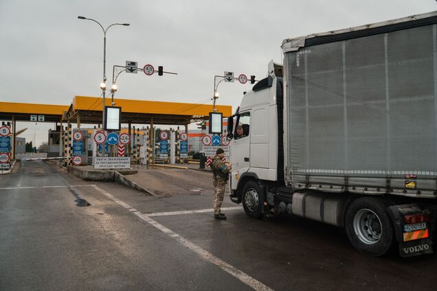 Україна втрачає важливі бюджетні надходження через блокаду кордонів