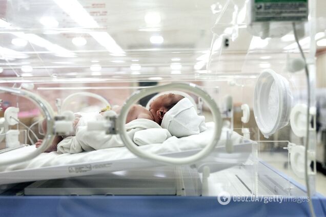 Померло немовля, яке понад пів року перебувало в комі через недбалість акушерки-гінеколога на Хмельниччині