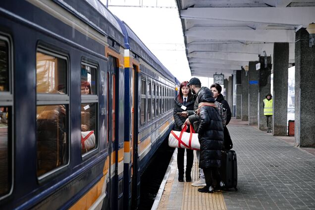 Пассажиры УЗ не успевают на вокзалы из-за протестов в Польше