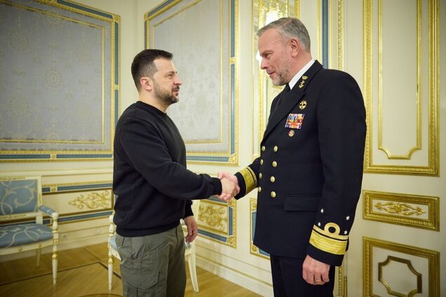 'Это важный сигнал': Зеленский встретился с главой Военного комитета НАТО Бауэром. Видео