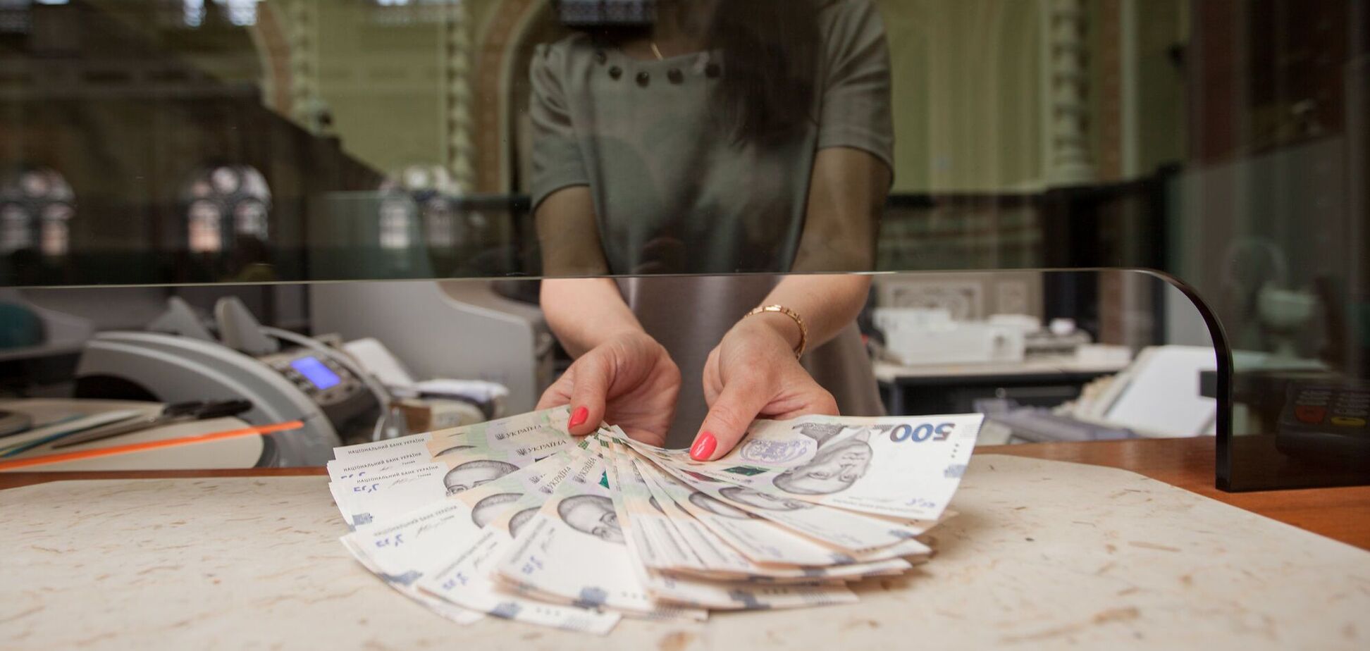 Українські банки стрімко переписали курс долара