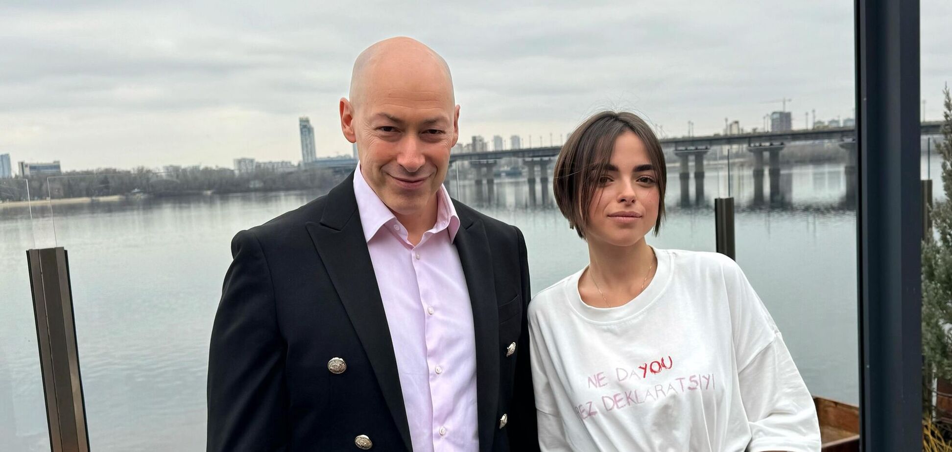 Соню Морозюк, которая дала интервью Гордону, высмеяли в сети из-за футболки с подтекстом. Фото