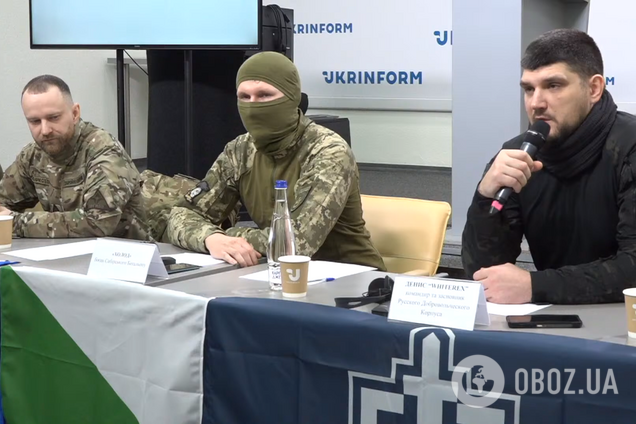 Российские добровольцы на пресс-конференции