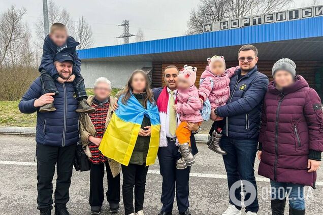 Вынуждали ходить в российские школы: Украина вернула домой еще 9 похищенных Россией детей. Фото