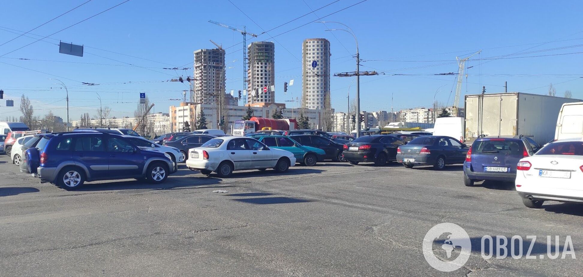 У Києві затори ускладнили рух на дорогах