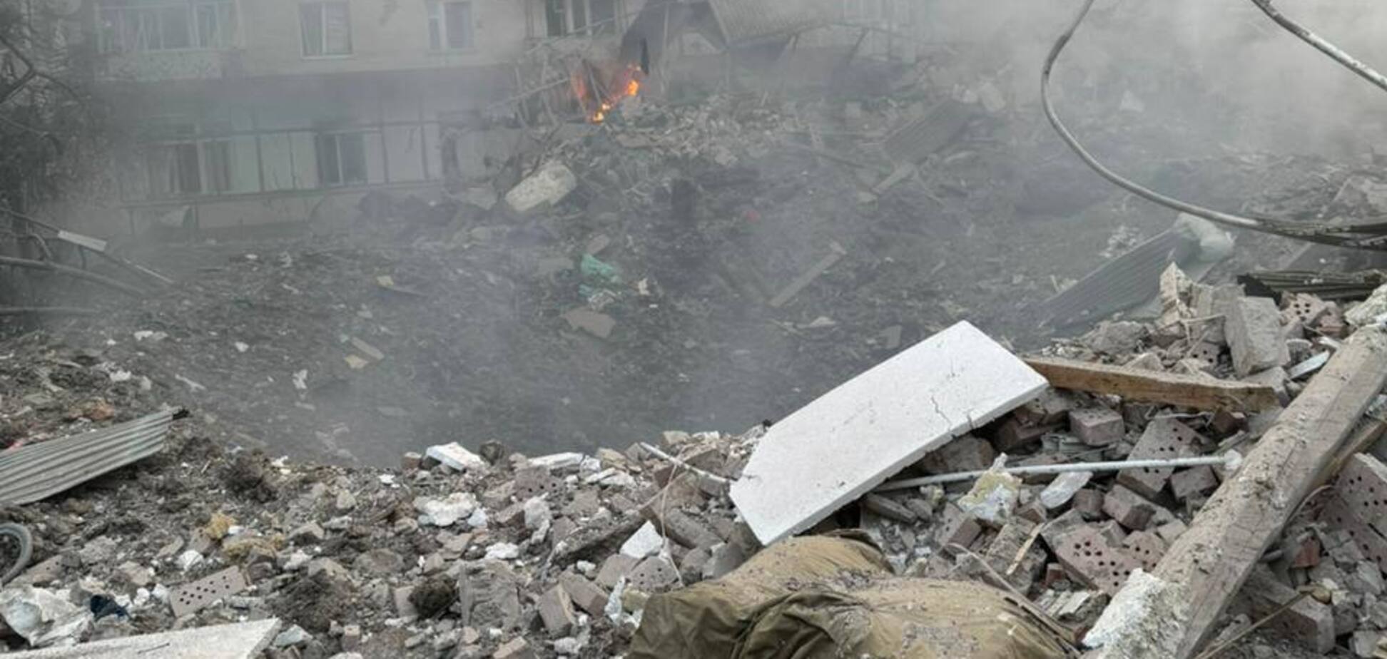 Оккупанты атаковали Хмельнитчину: есть повреждения объектов инфраструктуры, два человека погибли. Фото и видео