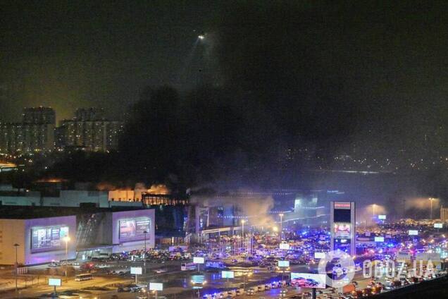 'А что происходит?' Россияне за несколько часов до теракта зафиксировали у 'Крокуса' автомобили спецслужб. Фото