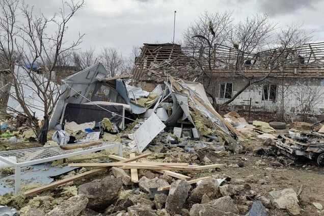 Російські військові поцілили у житлові будинки на Херсонщині: є жертва та постраждалі