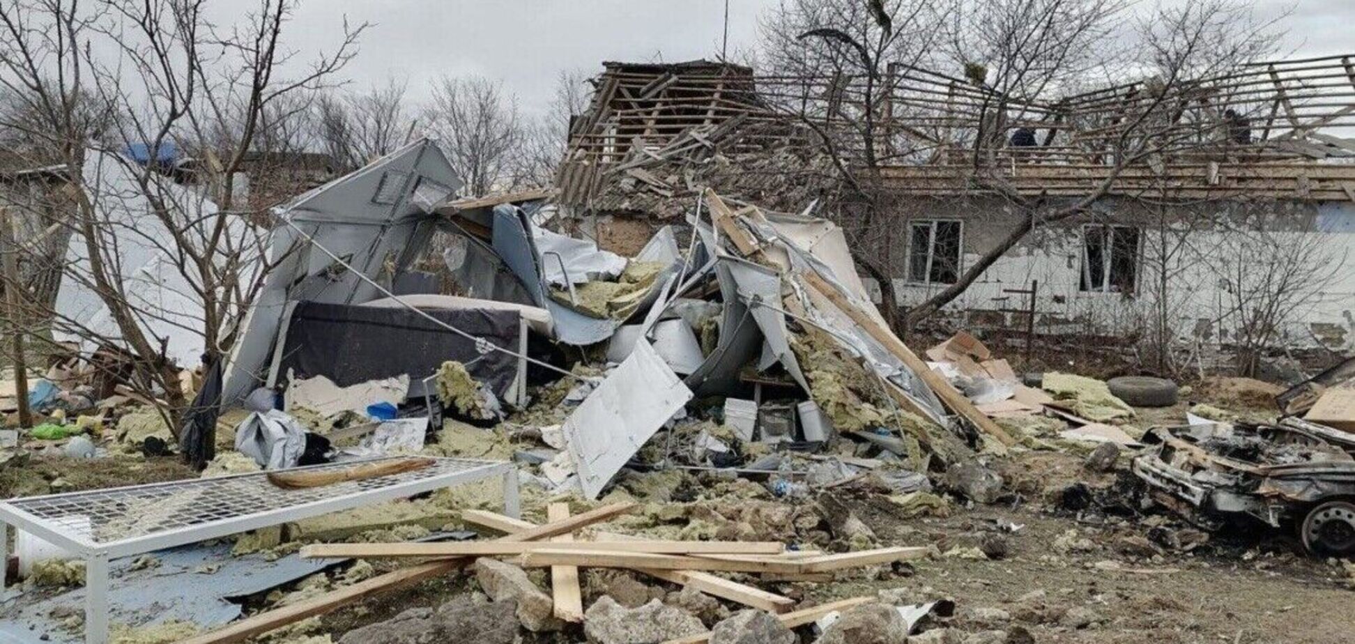 Російські військові поцілили у житлові будинки на Херсонщині: є жертва та постраждалі