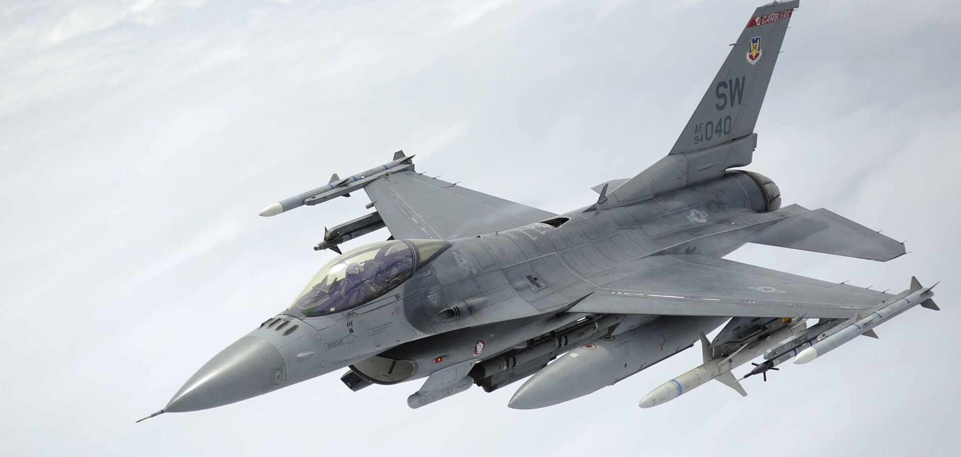 Нідерланди доставили українським пілотам у Румунії ще три літаки F-16 – Reuters