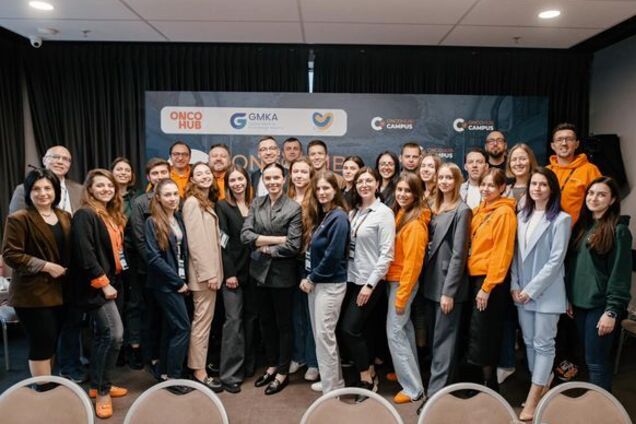 'Эти светлые лица – молодые онкологи': в сети показали знаковые фото и призвали украинцев делать чекап-тесты на рак