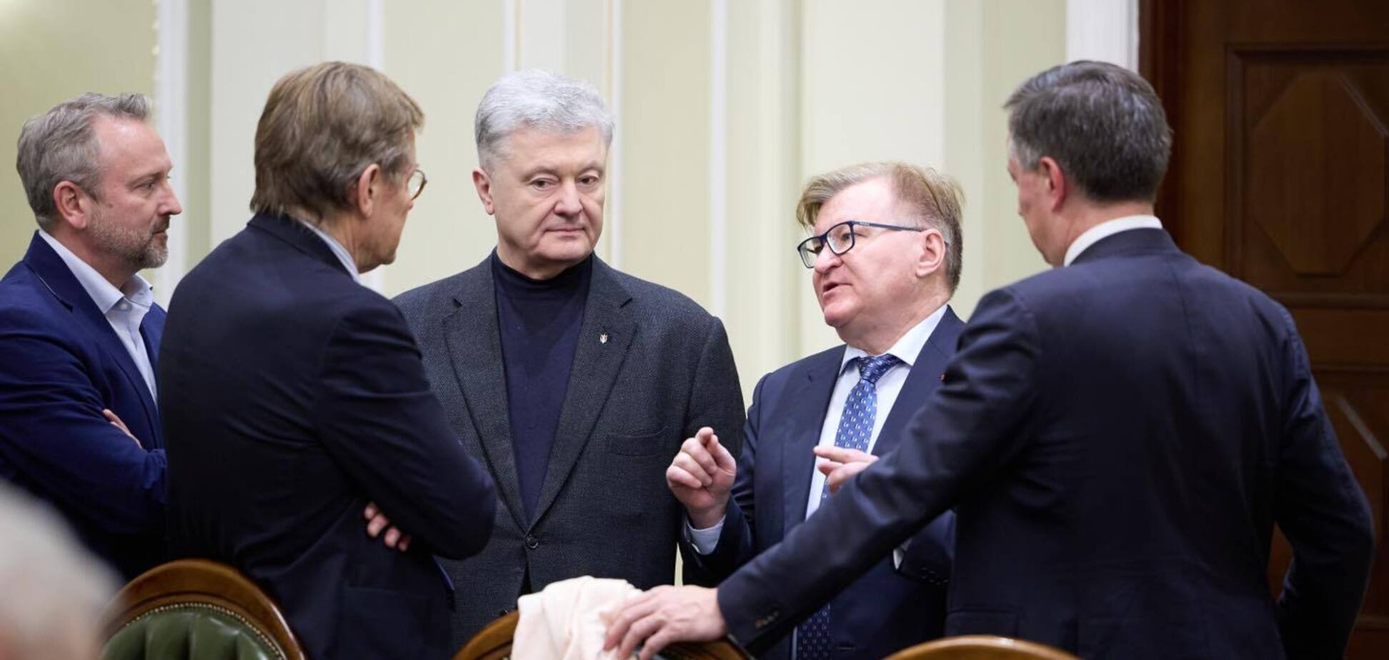 Порошенко призвал евродепутатов ускорить начало вступительных переговоров для Украины