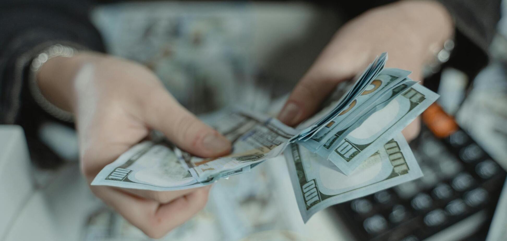 В Україні готуються переписувати курс долара