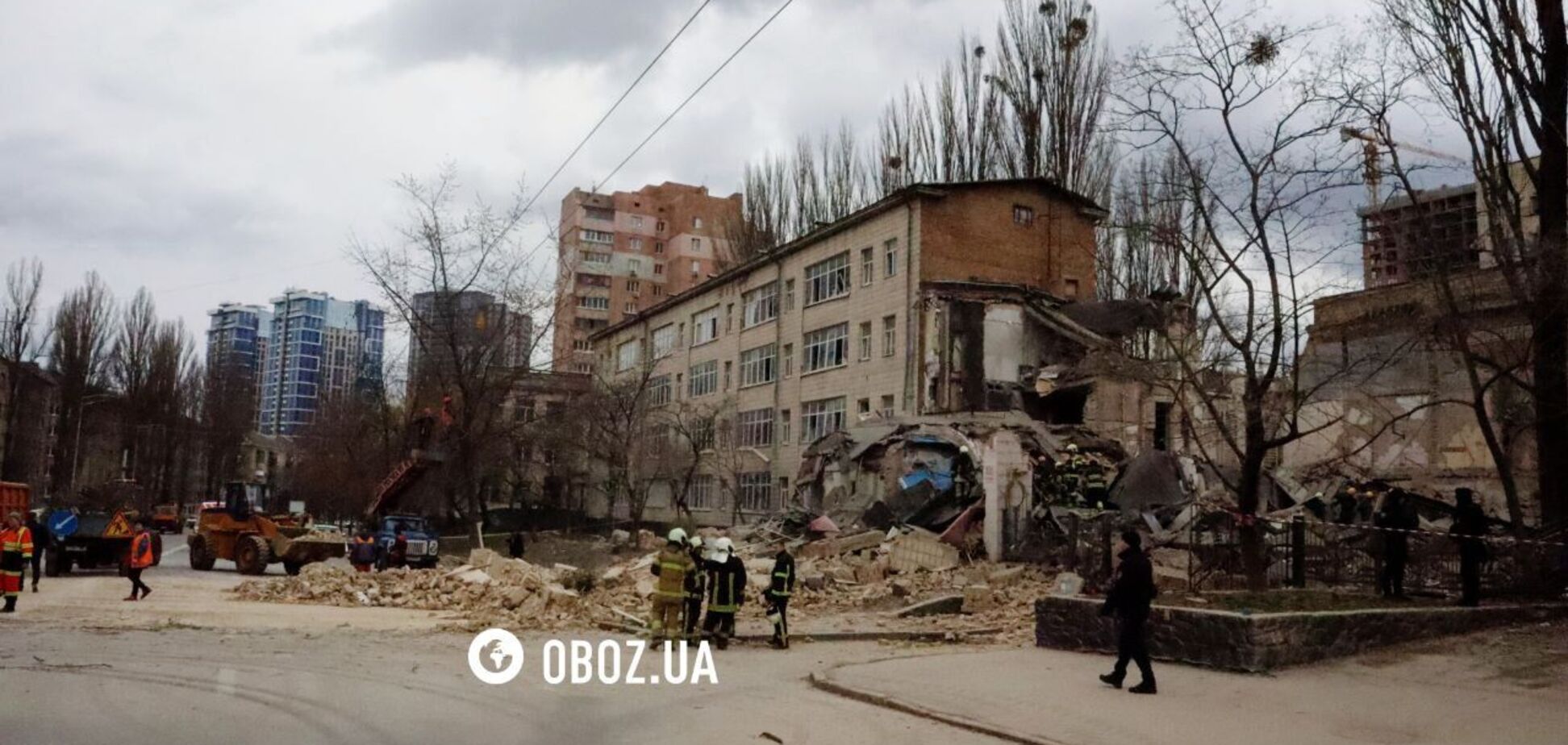 На місці події працюють рятувальники та правоохоронці