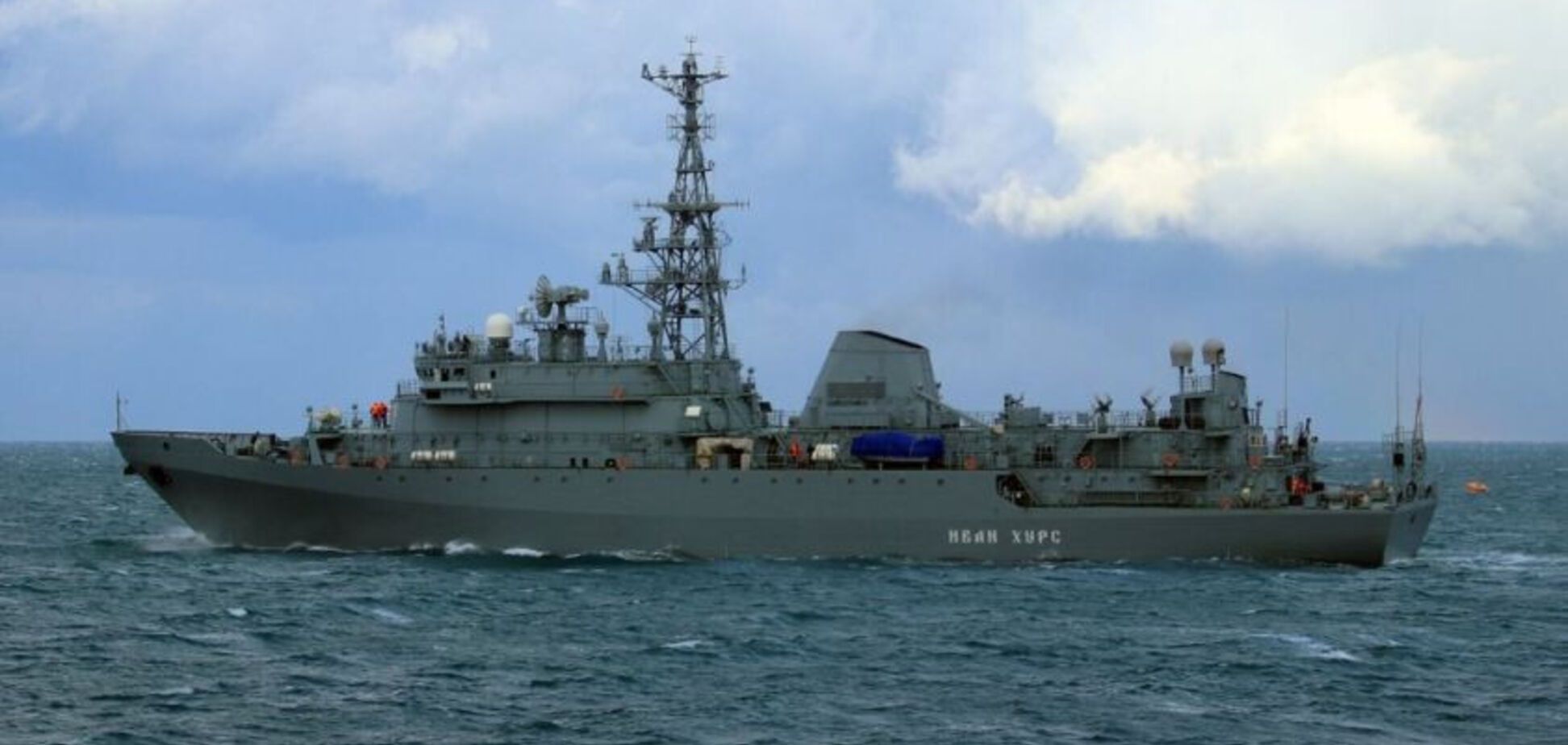 Видно место прилета: OSINT-аналитики опубликовали спутниковые снимки пораженного корабля РФ 'Иван Хурс'