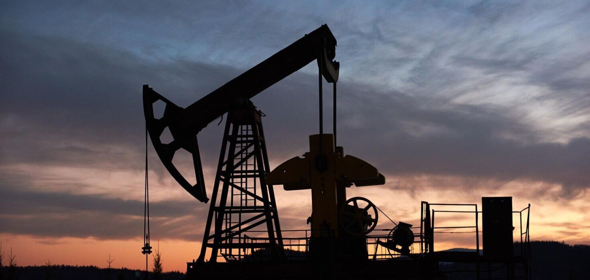 Россия приказала своим компаниям сократить добычу нефти – Reuters