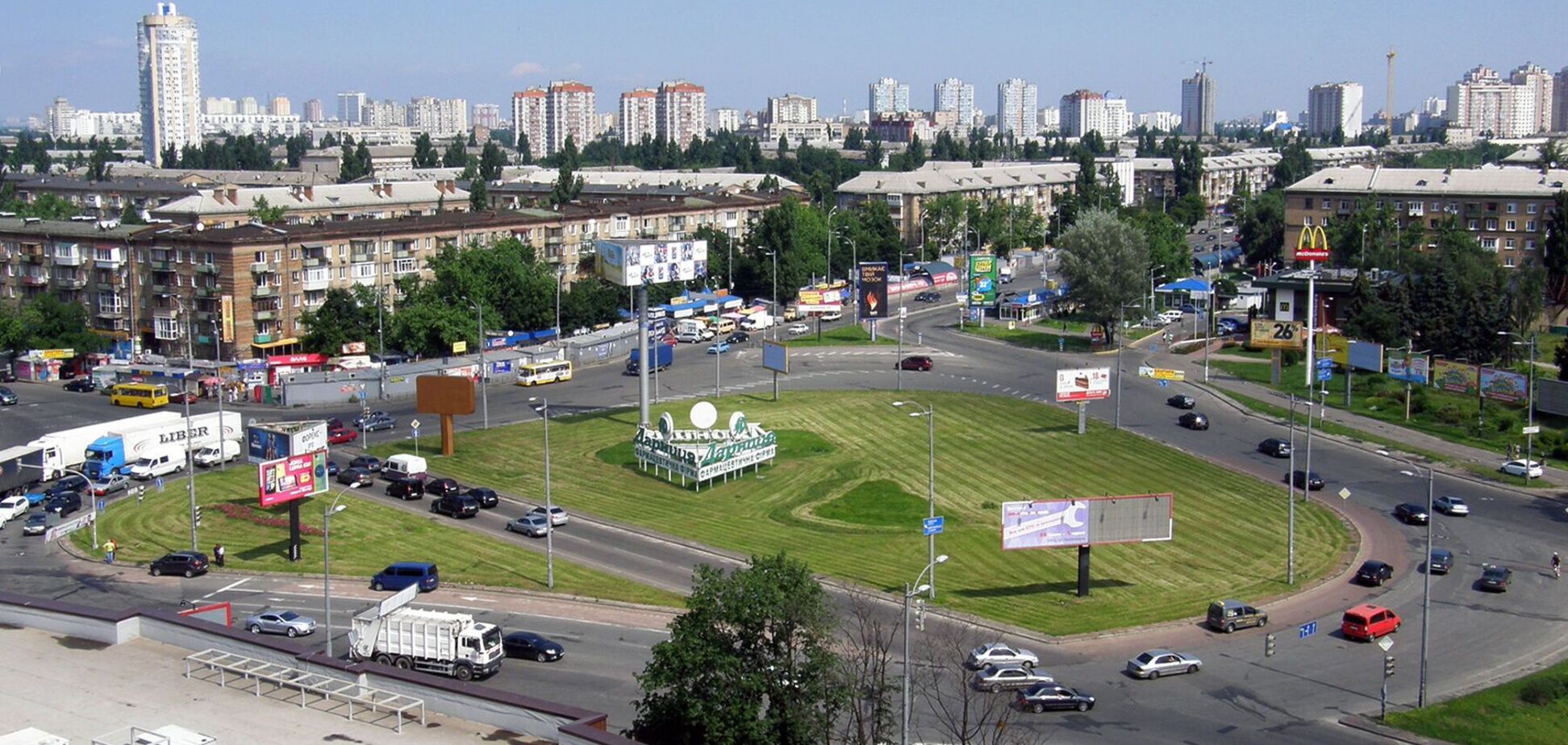 Дарницька площа у наші дні