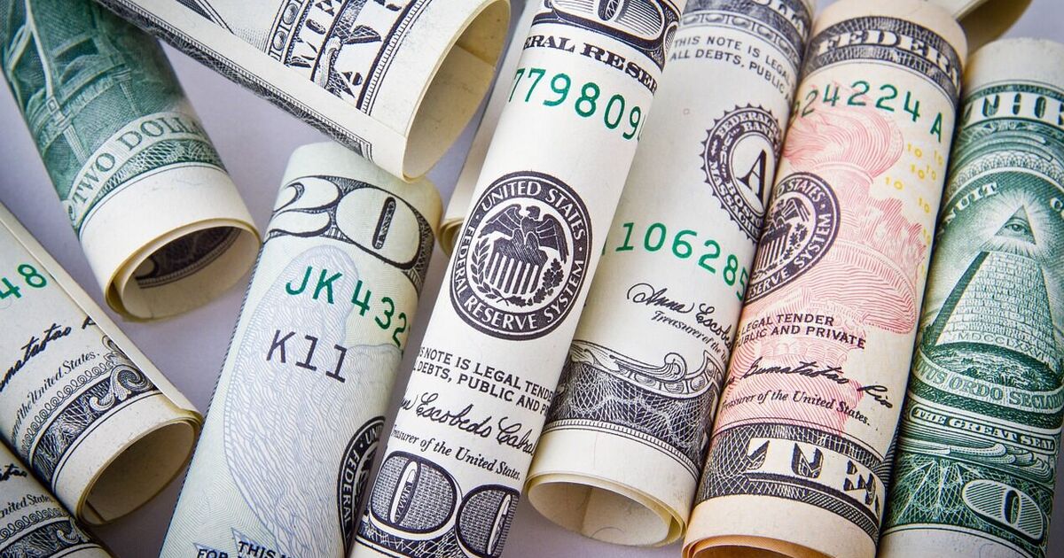 В банках готовятся переписывать курс: украинцам рассказали, что будет с долларом через несколько дней