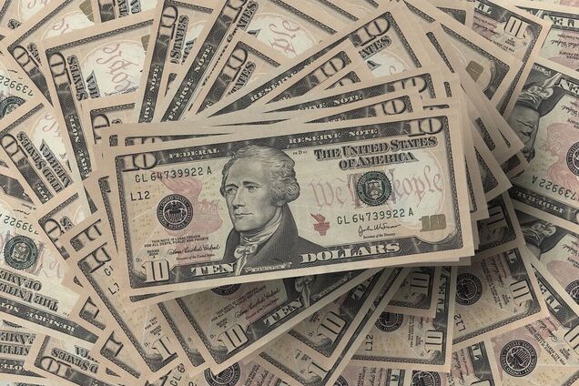 Українські обмінники не стали утримувати курс долара