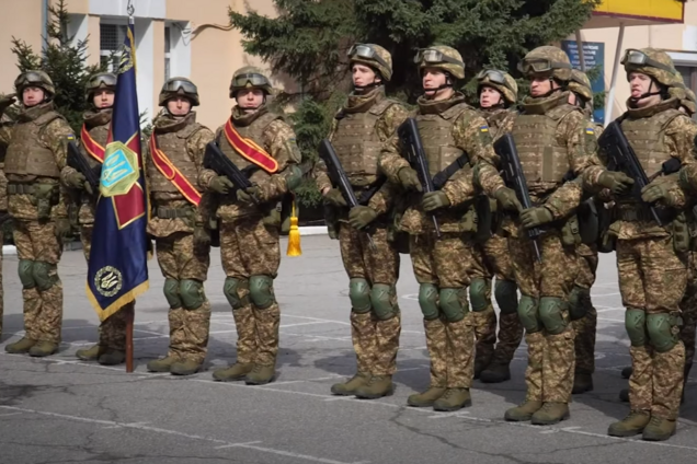 'Наша независимость держится именно на такой храбрости': Зеленский отметил героизм бойцов Нацгвардии во время войны. Видео