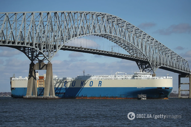 У США вантажний корабель врізався у міст, він обвалився разом з авто: момент потрапив на відео, є зниклі безвісти