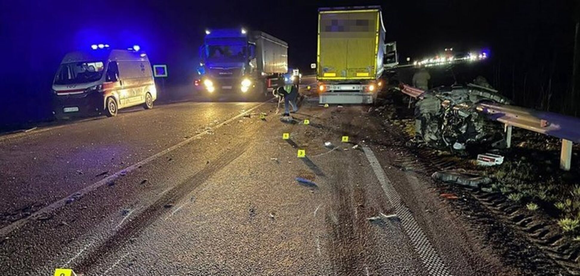 На Хмельниччині у ДТП з вантажівкою загинули 19-річний водій та його пасажир: з'явились подробиці. Фото 
